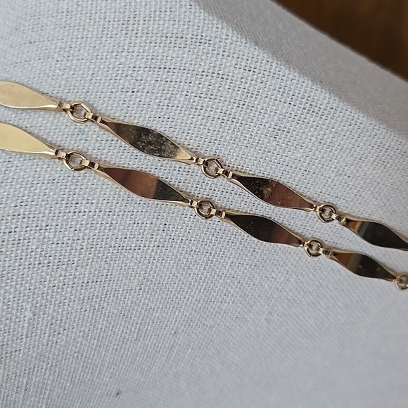 VINTAGE GOLD TONE ELONGATED RHOMBUS LINK NECKLACE - Picture 2 of 4